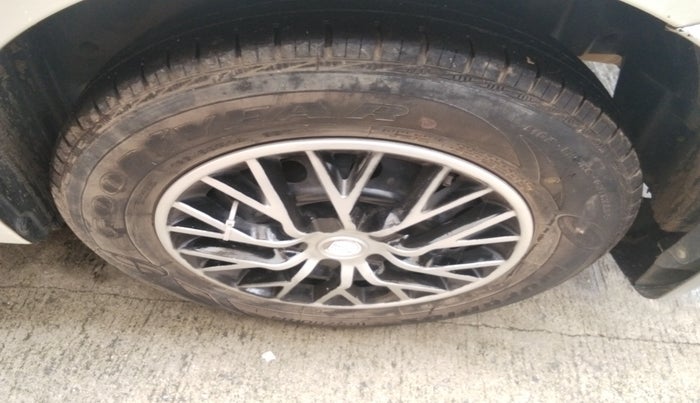 2013 Maruti Swift Dzire VDI, Diesel, Manual, 43,714 km, tyre