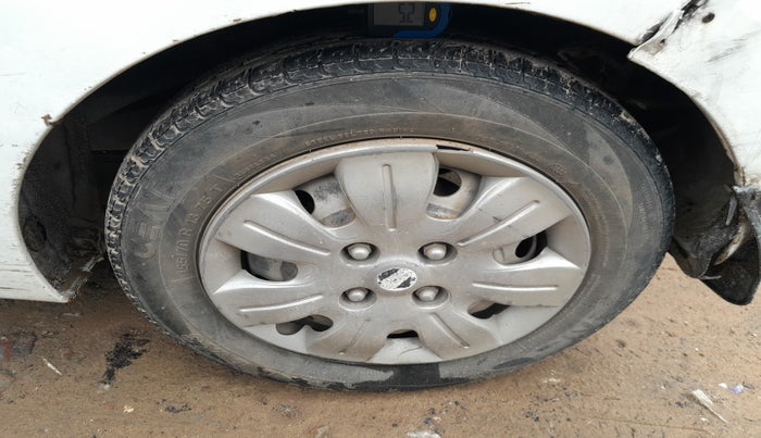 2017 Hyundai Eon ERA +, Petrol, Manual, 85,446 km, tyre