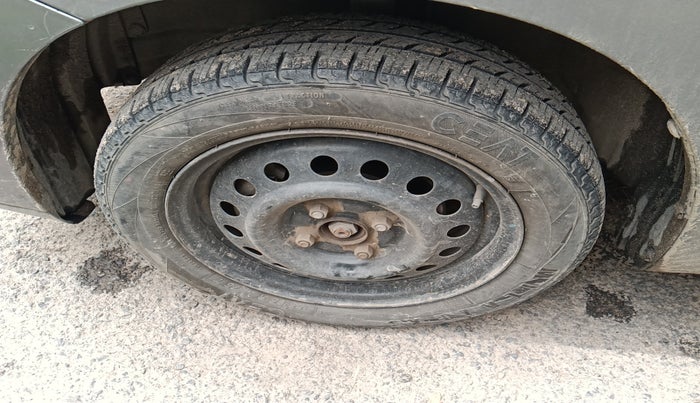 2011 Maruti Wagon R 1.0 VXI, Petrol, Manual, 56,802 km, tyre