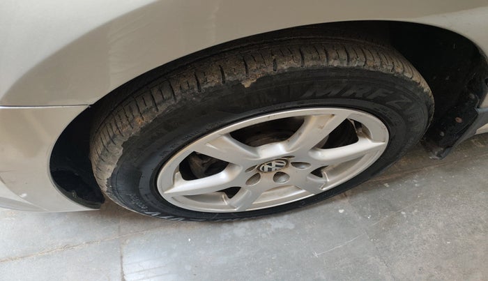 2013 Volkswagen Vento HIGHLINE DIESEL 1.6, Diesel, Manual, 1,52,589 km, tyre