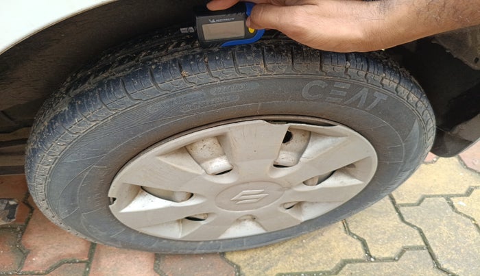 2013 Maruti Wagon R 1.0 LXI CNG, Petrol, Manual, 60,908 km, tyre