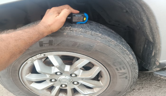 2015 Mahindra TUV300 T8, Diesel, Manual, 90,560 km, tyre