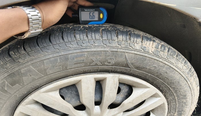 2018 Maruti Dzire VXI AMT, Petrol, Automatic, 70,135 km, tyre