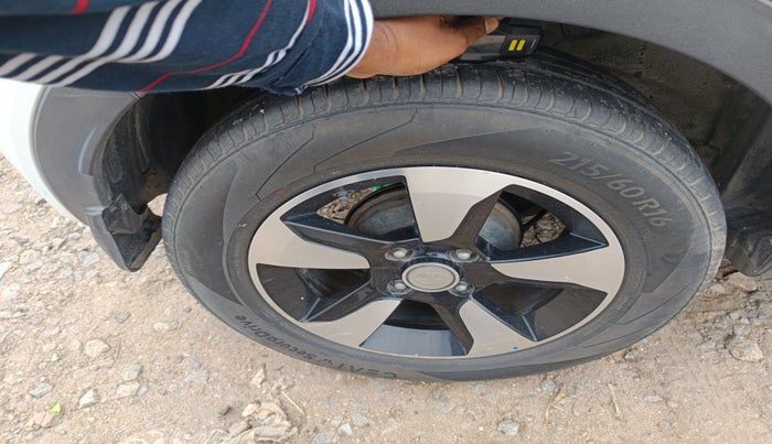 2018 Tata NEXON XZA PLUS DIESEL, Diesel, Automatic, 1,39,427 km, tyre