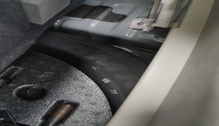 2021 Mahindra XUV300 W8 (O) 1.2 PETROL AMT, Petrol, Automatic, 49,203 km, tyre