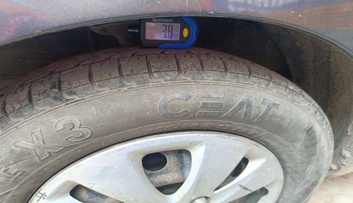 2013 Hyundai i10 SPORTZ 1.2, Petrol, Manual, 97,193 km, tyre