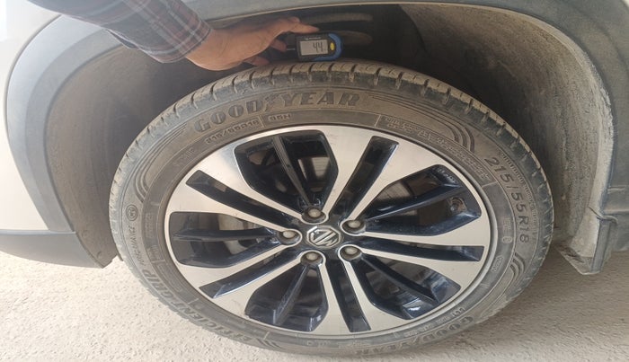 2021 MG HECTOR PLUS SHARP 1.5 PETROL TURBO HYBRID MT 6-STR, Petrol, Manual, 28,678 km, tyre