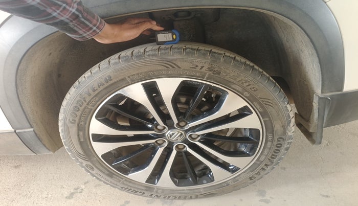 2021 MG HECTOR PLUS SHARP 1.5 PETROL TURBO HYBRID MT 6-STR, Petrol, Manual, 28,678 km, tyre