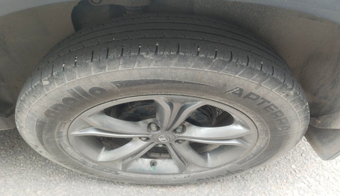 2020 Tata Harrier XZA 2.0L, Diesel, Automatic, 45,076 km, tyre