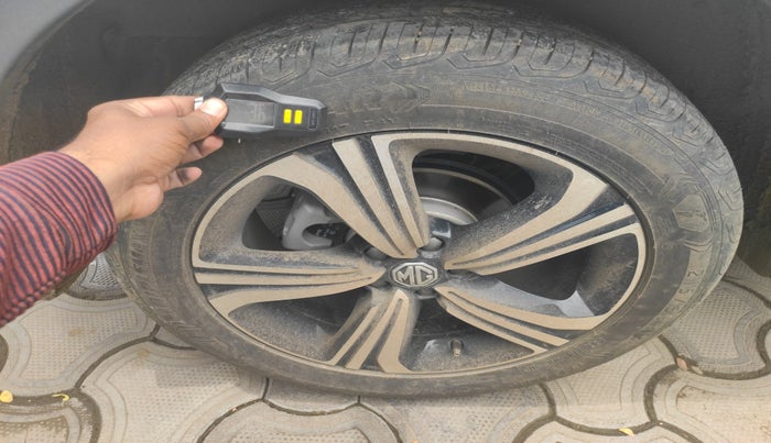 2023 MG ASTOR SHARP 1.5 MT, Petrol, Manual, 12,988 km, tyre