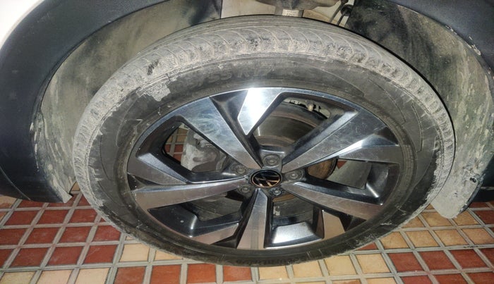 2023 Volkswagen TAIGUN TOPLINE 1.0 TSI MT, Petrol, Manual, 19,500 km, tyre