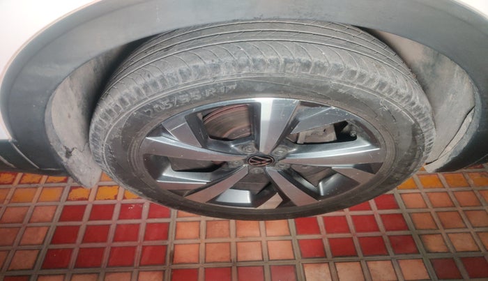 2023 Volkswagen TAIGUN TOPLINE 1.0 TSI MT, Petrol, Manual, 19,500 km, tyre