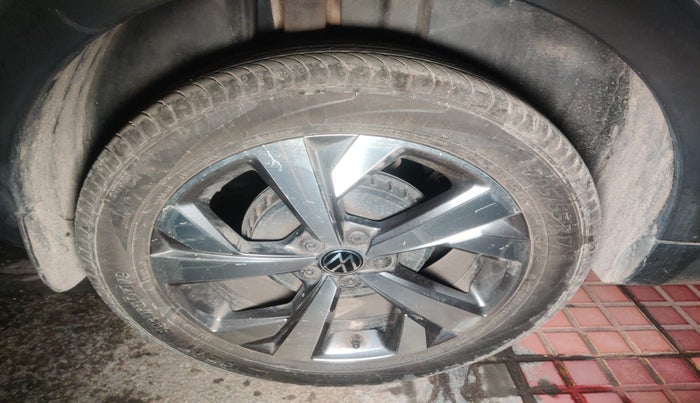 2023 Volkswagen TAIGUN TOPLINE 1.0 TSI MT, Petrol, Manual, 19,500 km, tyre