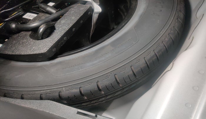 2023 Volkswagen TAIGUN TOPLINE 1.0 TSI MT, Petrol, Manual, 19,500 km, tyre