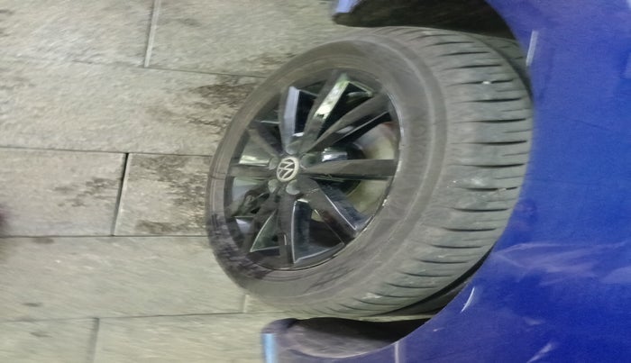 2018 Volkswagen Vento HIGHLINE 1.5 AT, Diesel, Automatic, 1,08,607 km, tyre