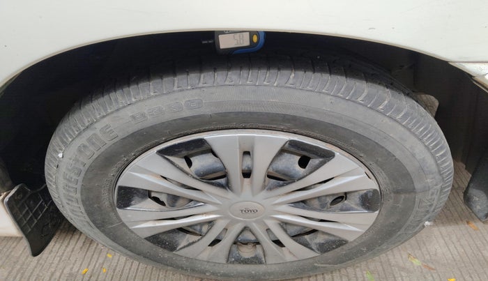 2014 Toyota Innova 2.5 GX 7 STR, Diesel, Manual, 2,23,333 km, tyre