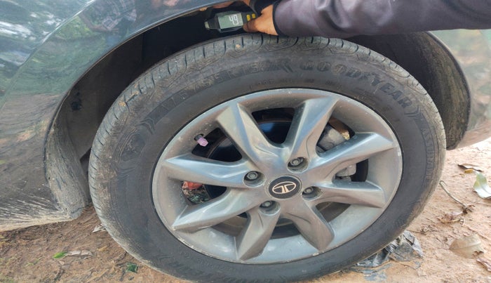 2015 Tata Bolt XT REVOTRON, Petrol, Manual, 56,886 km, tyre