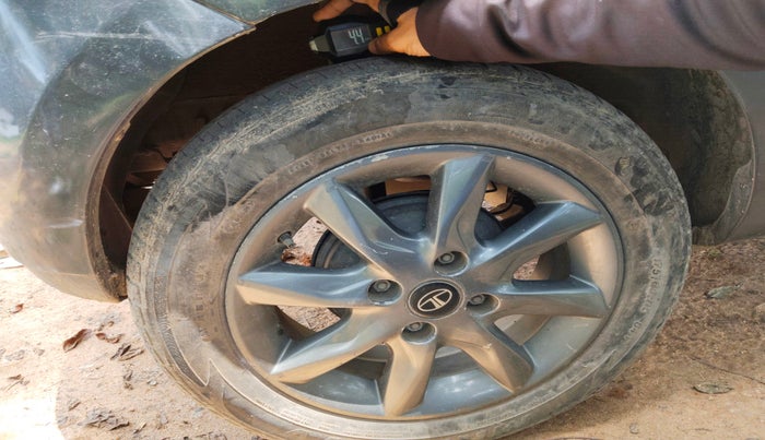 2015 Tata Bolt XT REVOTRON, Petrol, Manual, 56,886 km, tyre