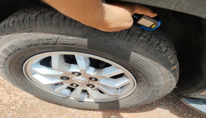 2018 Mahindra TUV300 T8, Diesel, Manual, 99,250 km, tyre