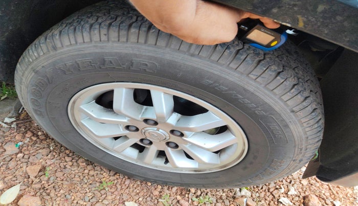 2018 Mahindra TUV300 T8, Diesel, Manual, 99,250 km, tyre