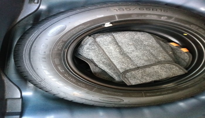 2021 Hyundai VENUE SX 1.0 TURBO, Petrol, Manual, 15,800 km, tyre