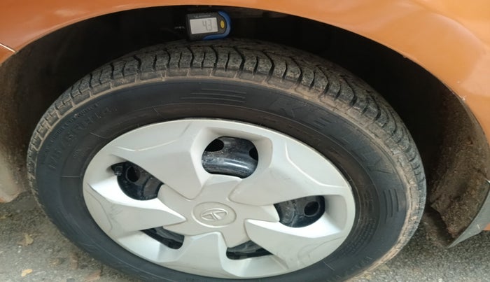 2016 Tata Tiago XZ PETROL, Petrol, Manual, 62,406 km, tyre