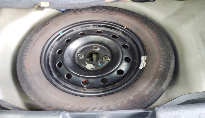 2012 Maruti Swift VXI, Petrol, Manual, 1,70,183 km, tyre