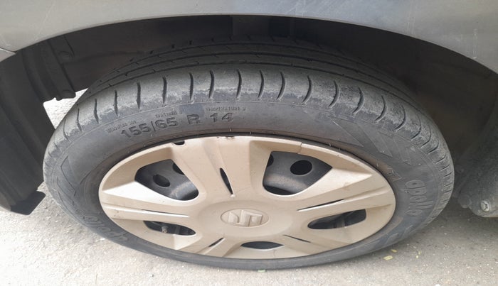 2013 Maruti Wagon R 1.0 VXI, Petrol, Manual, 54,489 km, tyre