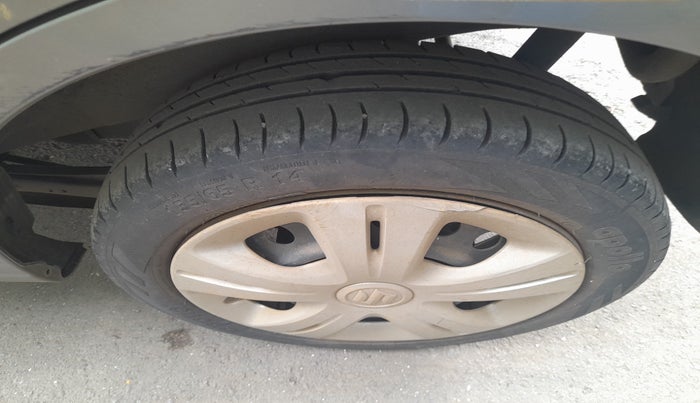 2013 Maruti Wagon R 1.0 VXI, Petrol, Manual, 54,489 km, tyre