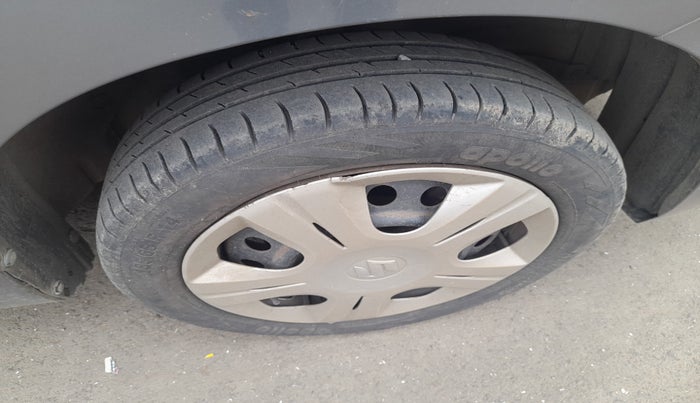 2013 Maruti Wagon R 1.0 VXI, Petrol, Manual, 54,489 km, tyre