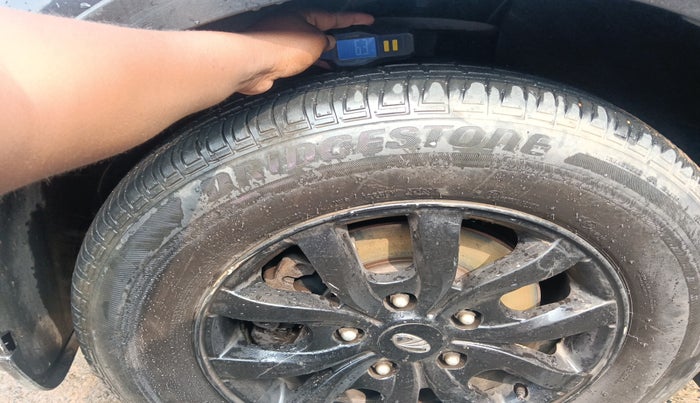 2018 Mahindra XUV500 W10, Diesel, Manual, 1,56,642 km, tyre