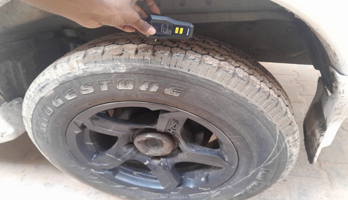 2011 Mahindra Scorpio SLE, Diesel, Manual, 1,81,218 km, tyre