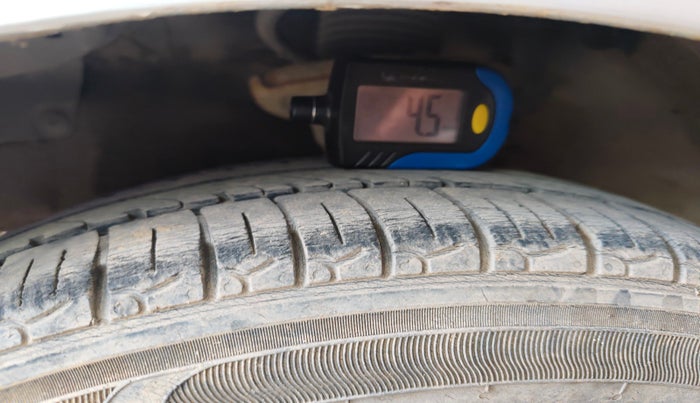 2012 Hyundai Eon ERA +, Petrol, Manual, 1,36,640 km, tyre