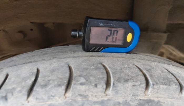 2012 Hyundai Eon ERA +, Petrol, Manual, 1,36,640 km, tyre