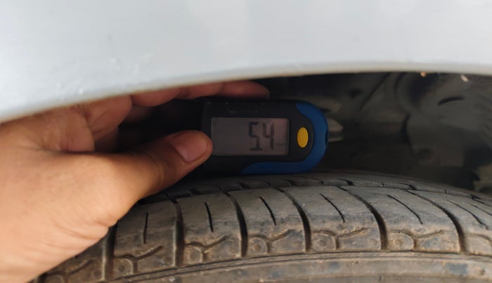 2012 Hyundai Eon ERA +, Petrol, Manual, 1,36,640 km, tyre