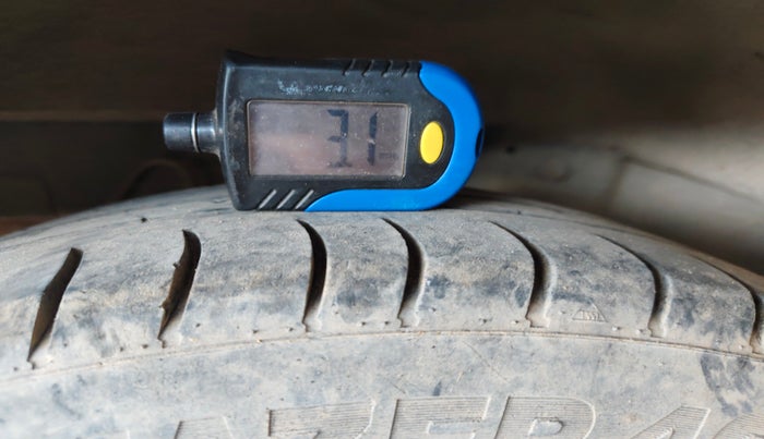 2012 Hyundai Eon ERA +, Petrol, Manual, 1,36,640 km, tyre