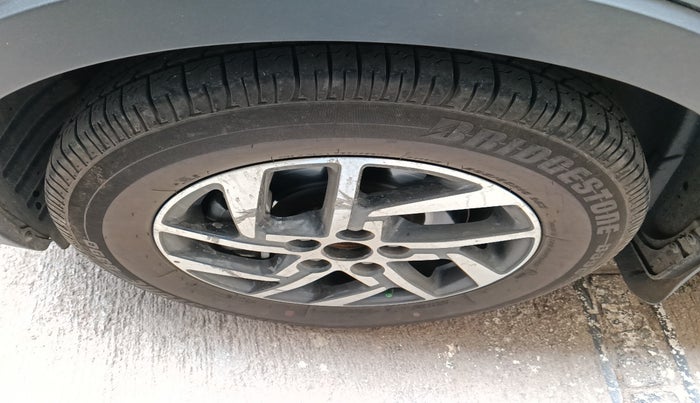 2022 Mahindra XUV300 W8 (O) 1.5 DIESEL AMT, Diesel, Automatic, 21,088 km, tyre