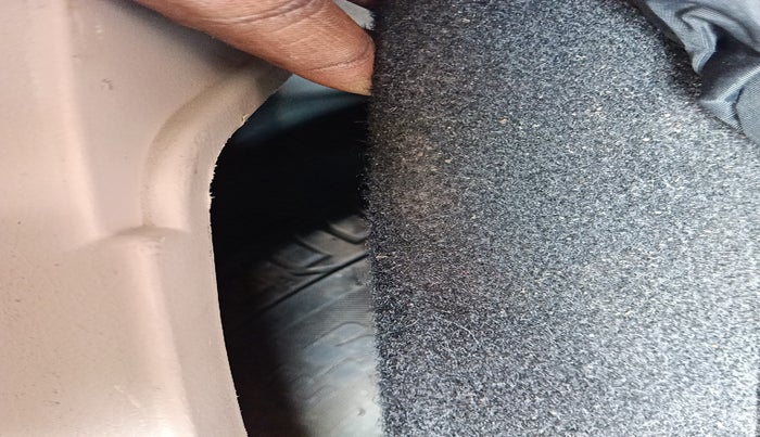 2022 Mahindra XUV300 W8 (O) 1.5 DIESEL AMT, Diesel, Automatic, 21,088 km, tyre