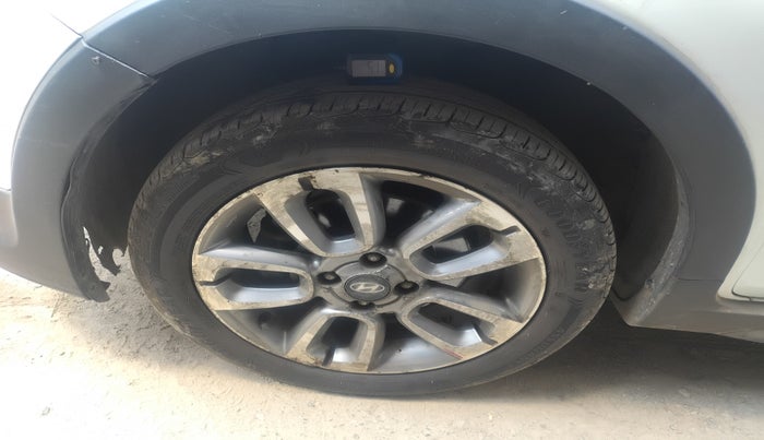 2016 Hyundai i20 Active 1.2 SX, Petrol, Manual, 1,03,444 km, tyre