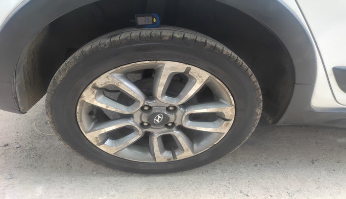2016 Hyundai i20 Active 1.2 SX, Petrol, Manual, 1,03,444 km, tyre