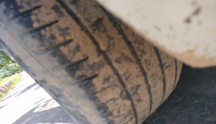 2019 Maruti Dzire VDI, Diesel, Manual, 2,13,593 km, tyre