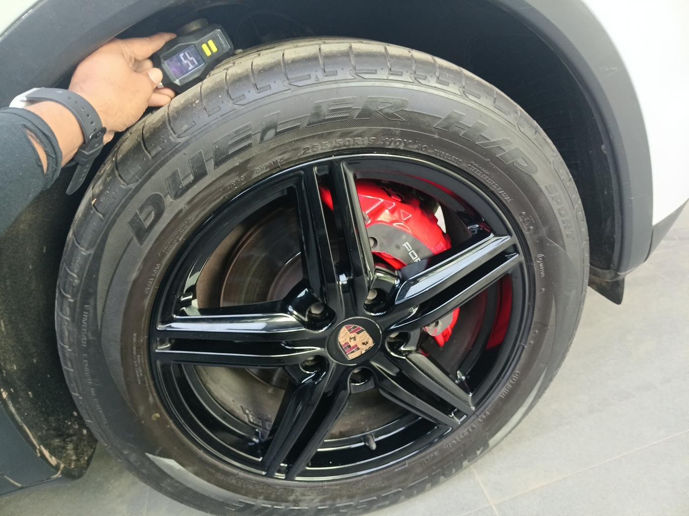 2015 Porsche Cayenne DIESEL, Diesel, Automatic, 1,67,500 km, tyre