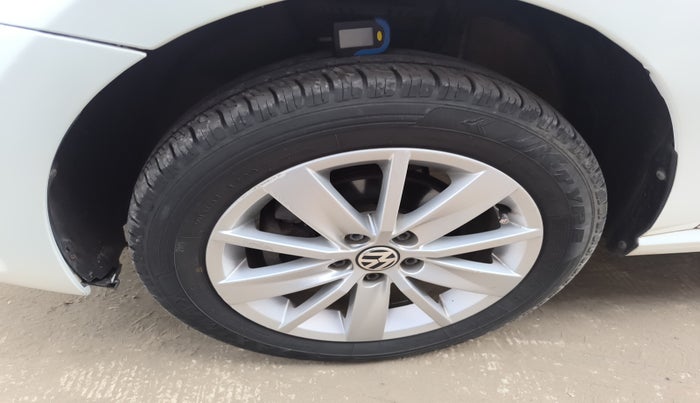 2016 Volkswagen Polo HIGHLINE1.2L, Petrol, Manual, 81,578 km, tyre