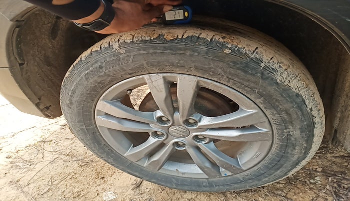 2017 Maruti Vitara Brezza ZDI, Diesel, Manual, 2,31,086 km, tyre
