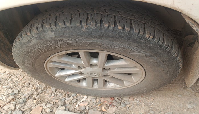2013 Toyota Fortuner 3.0 4X4 MT, Diesel, Manual, 2,57,642 km, tyre