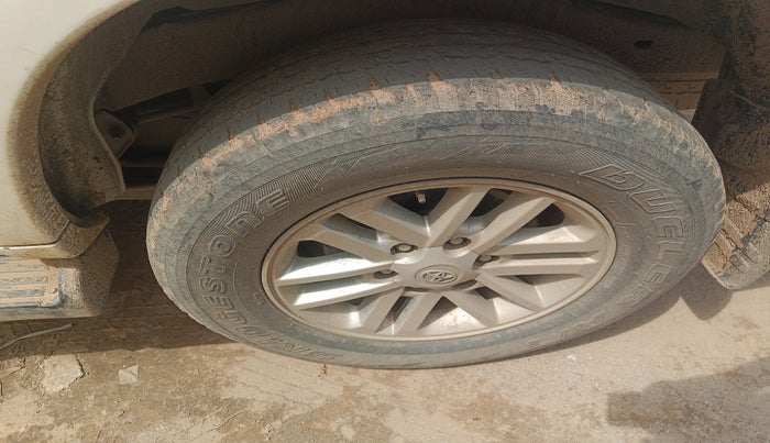 2013 Toyota Fortuner 3.0 4X4 MT, Diesel, Manual, 2,57,642 km, tyre