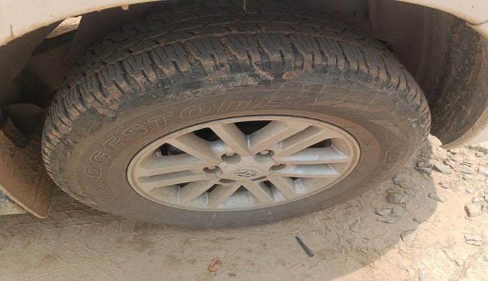 2013 Toyota Fortuner 3.0 4X4 MT, Diesel, Manual, 2,57,642 km, tyre