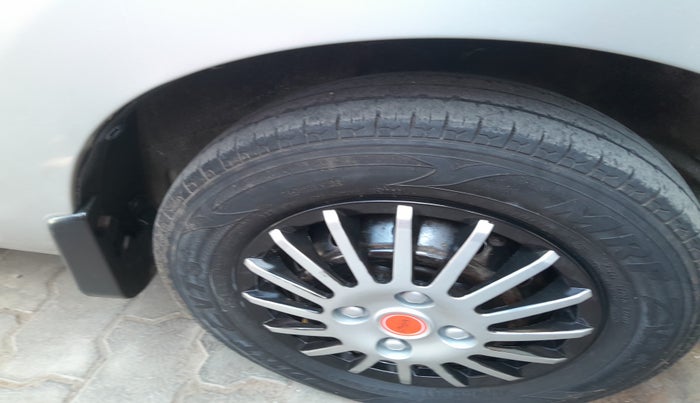 2014 Maruti Alto 800 LXI, Petrol, Manual, 1,14,355 km, tyre