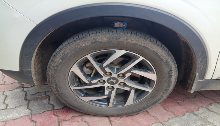 2022 Mahindra XUV300 W8 (O) 1.5 DIESEL AMT, Diesel, Automatic, 63,251 km, tyre