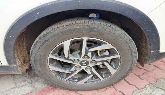 2022 Mahindra XUV300 W8 (O) 1.5 DIESEL AMT, Diesel, Automatic, 63,251 km, tyre